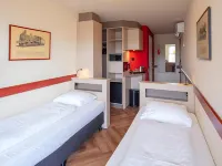 A-Train Hotel - 3-Sterne
