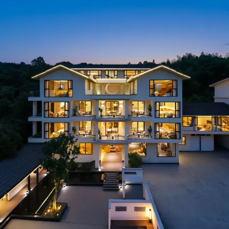 SERENUM Quiet Realm Parent-Child Private Hot Spring Homestay (Ya'an Bifengxia Branch)