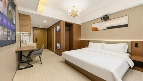 Roland Elegant Residence Homestay (Hohhot East Railway Station Guoneng Building) - Mountain view