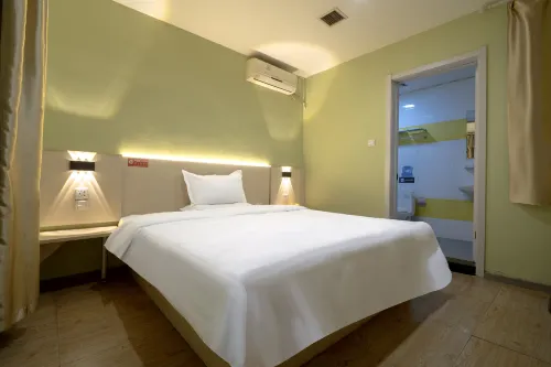 Home Inn Huayi Select Hotel (Wafangdian Railway Station) - Parkering