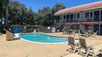雷迪森公園酒店，莫德斯託 - 泳池