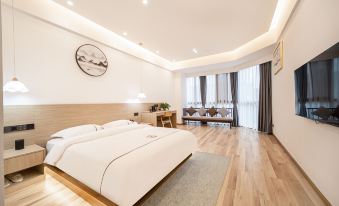 Dongyunge Hotel (Zigong Fangte Dinosaur Kingdom)