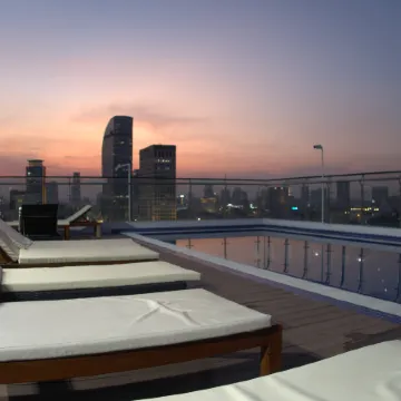 Residence 110 (Hotel and Apartments) Отели рядом с достопримечательностью «Набережная Сисоват»