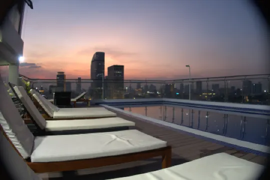 Residence 110 (Hotel and Apartments) Отели рядом с достопримечательностью «Ночной рынок Пном Пен»