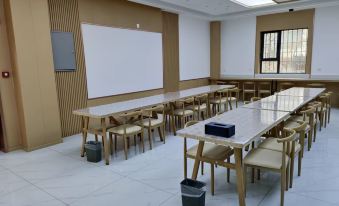 Suitetrails - Kuitun Hongyang Hotel