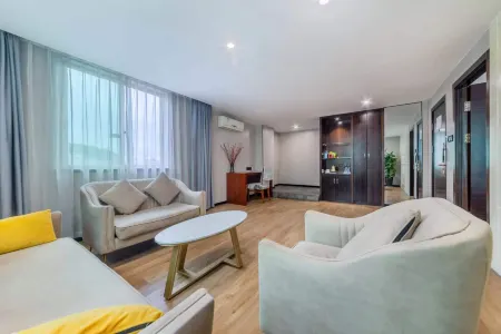 Rui'an Longsheng Business Hotel (Wuyue Square Branch) Отели рядом с достопримечательностью «Wansong Park»