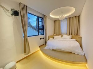 Luoyang Yixiaoyuan Boutique Homestay (Lijingmen Cross Street Branch)