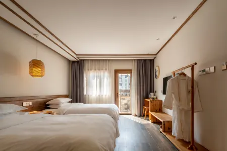 Xinzhu Hostel Отели рядом с достопримечательностью «Lotus Peak»