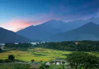 Shaoguan YIYUN WITH MOUNTAINS AND WATERS - Flughafentransfer