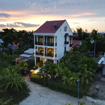 Riverside Hamlet Homestay & Villa