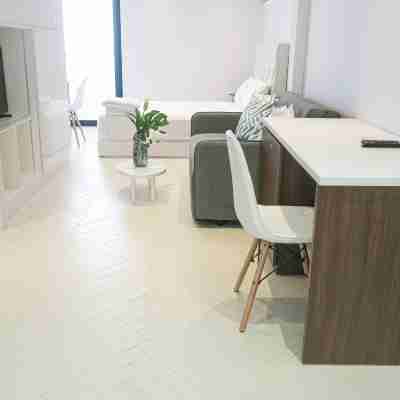 Deluxe Studio & Suite by RR Rooms