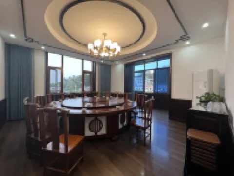 Lushan Yize Inn (Copper Statue Plaza)