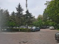Urumqi Yizhongyuan Hotel (Hongshan People's Park Branch) - С баром