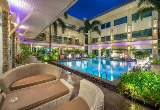 호텔 수영장 전경