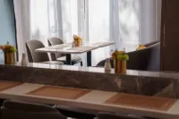 โรงแรมโฮมอินน์ พลัส (ศูนย์ศิลปะการแสดงอูโจว พลาซ่า เต๋อหยาง)