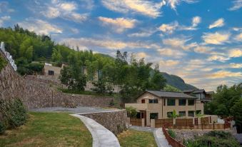 Quzhou Rixi Mountain Middle Homestay