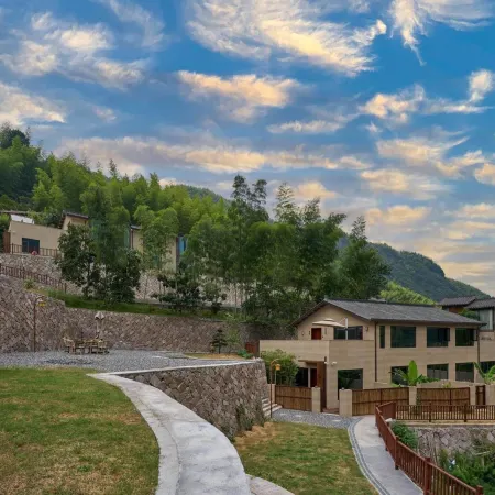 Quzhou Rixi Mountain Middle Homestay