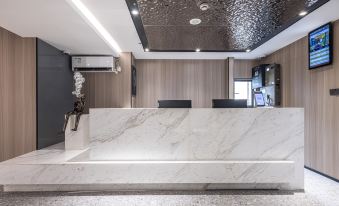 YOUNG Serviced Hotel (Shanghai World Expo Exhibition & Convention Center)