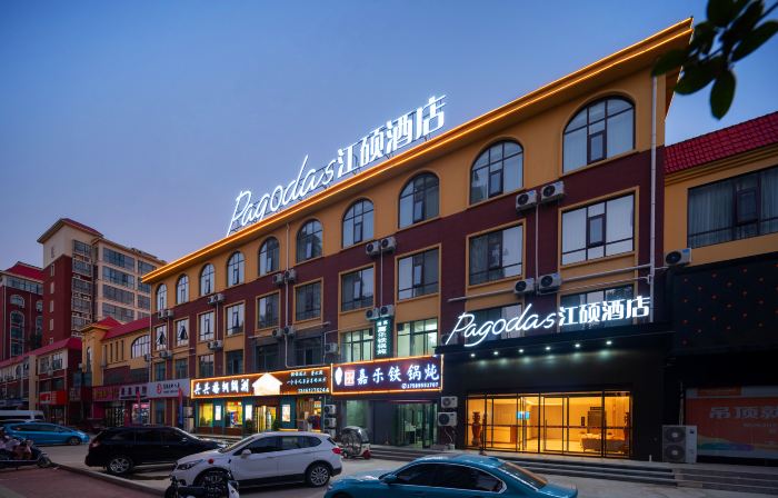 Pagodas Riverside Hotel