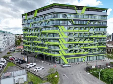 56 Hotel Отели в г. Кучинг