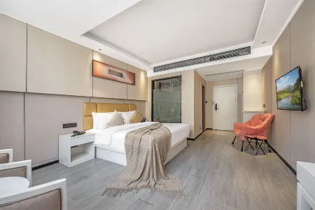 Jinshi Hotel Fuyang Отели рядом с достопримечательностью «Taozhu Memorial Hall»