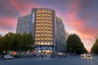 Lis Future Hotel (Yuefang Binhu Convention and Exhibition Center) Отели рядом с достопримечательностью «Скользящее поле для лыжного поля в новом районе лужского озера»