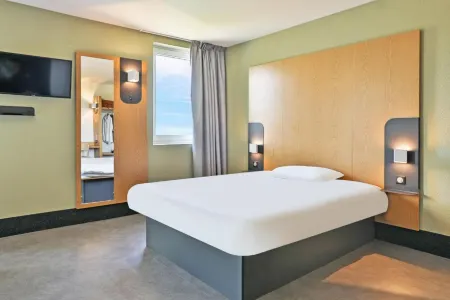 B&B Hotel la Roche-Sur-Yon Отели в г. Муийрон-ле-Каптиф