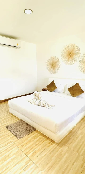 รูปภาพของแอท เดอะ บีช เกาะล้าน 2