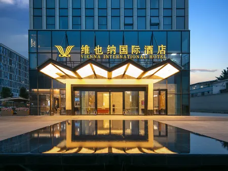 Chengdu Vienna International Hotel ( Shuangliu Airport Terminal Beijing Hualian Branch) Отели рядом с достопримечательностью «Southwest Minzu University (Southwest Airport Economic Development Zone Campus)»