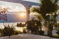 Ask the Sea View · Cloud Mirage | Afternoon Tea | 270° Seaview Garden B&B (Erhai Lake, Dali) Hotels in Small Putuo Scenic Area of Wase Town