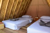 MAD Monkey Hostel Nacpan Beach