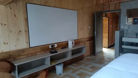 Xueshanju Homestay Отели рядом с достопримечательностью «Hongjun Changzheng Fanyue Jiajin Mountain Memorial Hall»