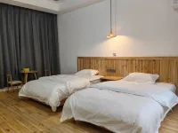 Peach Blossom Garden Green Water Qingshan Homestay