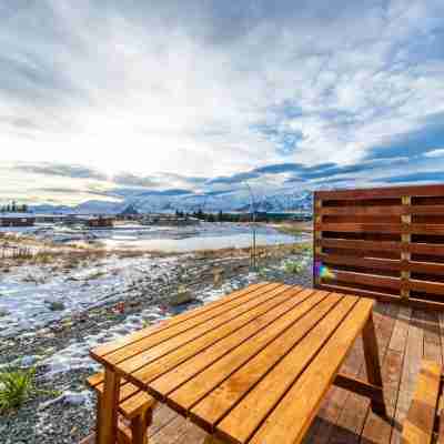 Mirror Lake Apartment Hotel Exterior