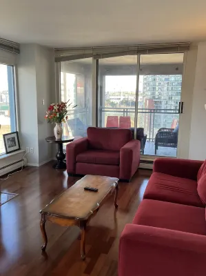 LXY Condo Hotel in zona Emily Carr University of Art + Design