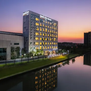 Park Hotel (Shanghai Hongqiao Transportation Hub Outlet) Hotels near Shanghai Outlets