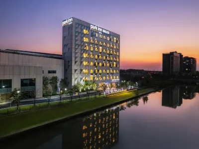 Park Hotel (Shanghai Hongqiao Transportation Hub Outlet) Hotels near BAILIAN OUTLETS PLAZA(QINGPU·SHANGHAI)