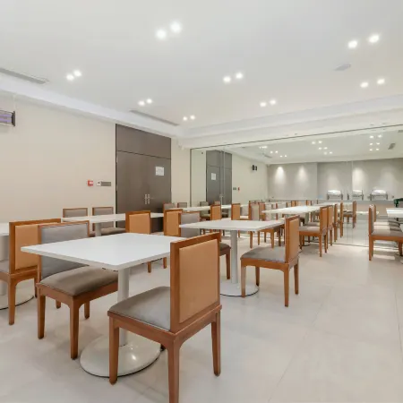 Elipin Hotel (Luoyang Longmen High-speed Railway Station Sports Center)