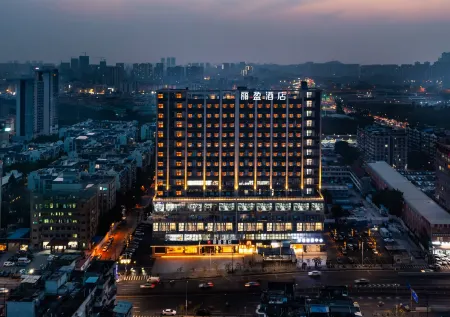 LIV Hotel (Guangzhou Baiyun Railway Station) Отели рядом с достопримечательностью «Zhangjiuling Jinian Park»