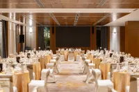 One World Hotel - Business