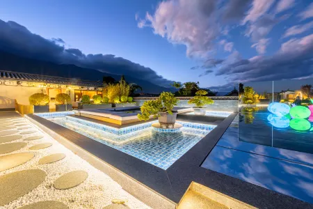 Mengjing Yayuan Hotel (Dali Ancient City) Отели в г. Дали