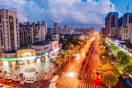 Yishuwan Hotel (Hi-tech Zone Shimao 52+ Shopping Center) Отели рядом со станцией Chengyang Railway Station