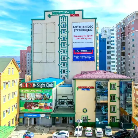 Negdelchin Hotel & Service Apartment Отели рядом с достопримечательностью «Монгольский национальный исторический музей»