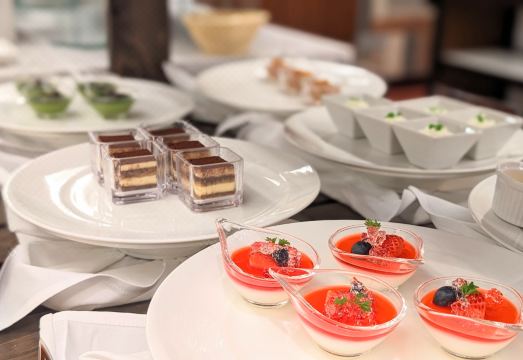 1. 프리미어 호텔 ..