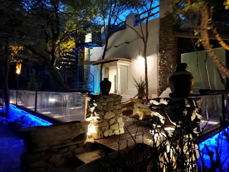 Helan Mountain Yanhua Gucun Jiugu Xiaoshe Homestay Отели в г. Хэлань