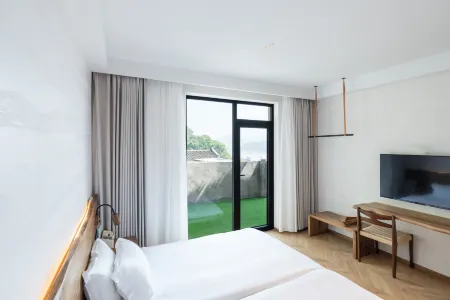 Yinhai Sanwan Hostel Отели рядом с достопримечательностью «Huangcheng Beach»