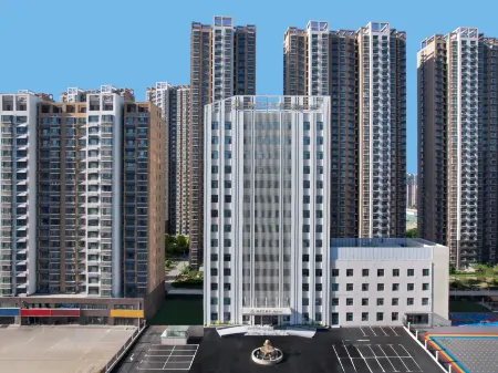 Magnotel Classic Heze University Castle Hotel Отели рядом с достопримечательностью «Heze University North Campus»