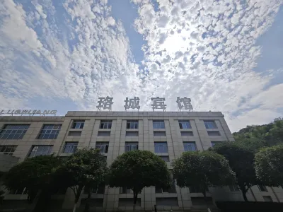 LUO CHENG BIN GUAN Отели рядом со станцией Luohuangdong Railway Station