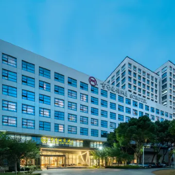 書香世家飯店（蘇州工業園區獨墅湖高教區月亮灣地鐵站店） 金尚路附近的飯店