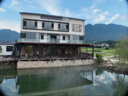 Wuning Xiu Watermark Season Homestay